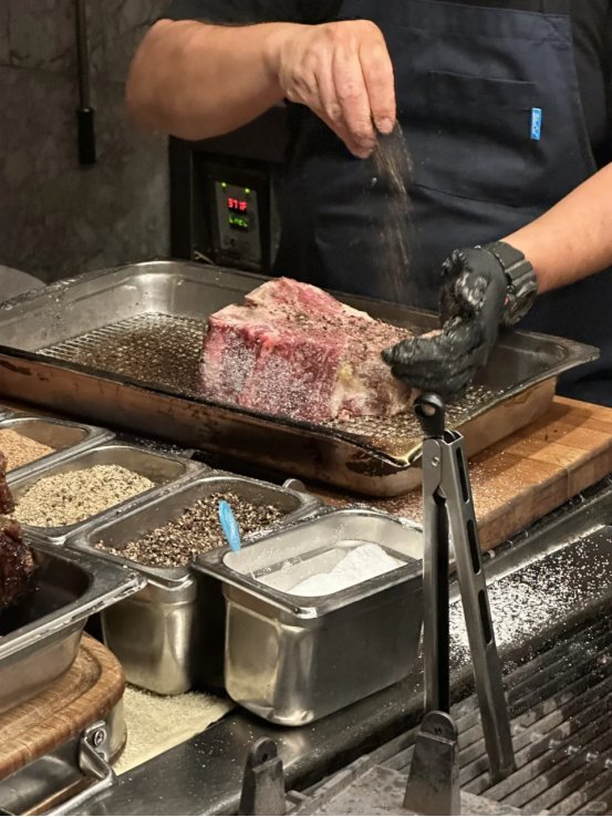 "味蕾盛宴:三大必试餐厅美食之旅" 图 2