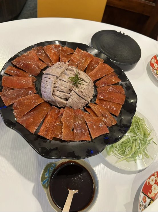 "味蕾盛宴:三大必试餐厅美食之旅" 图 3
