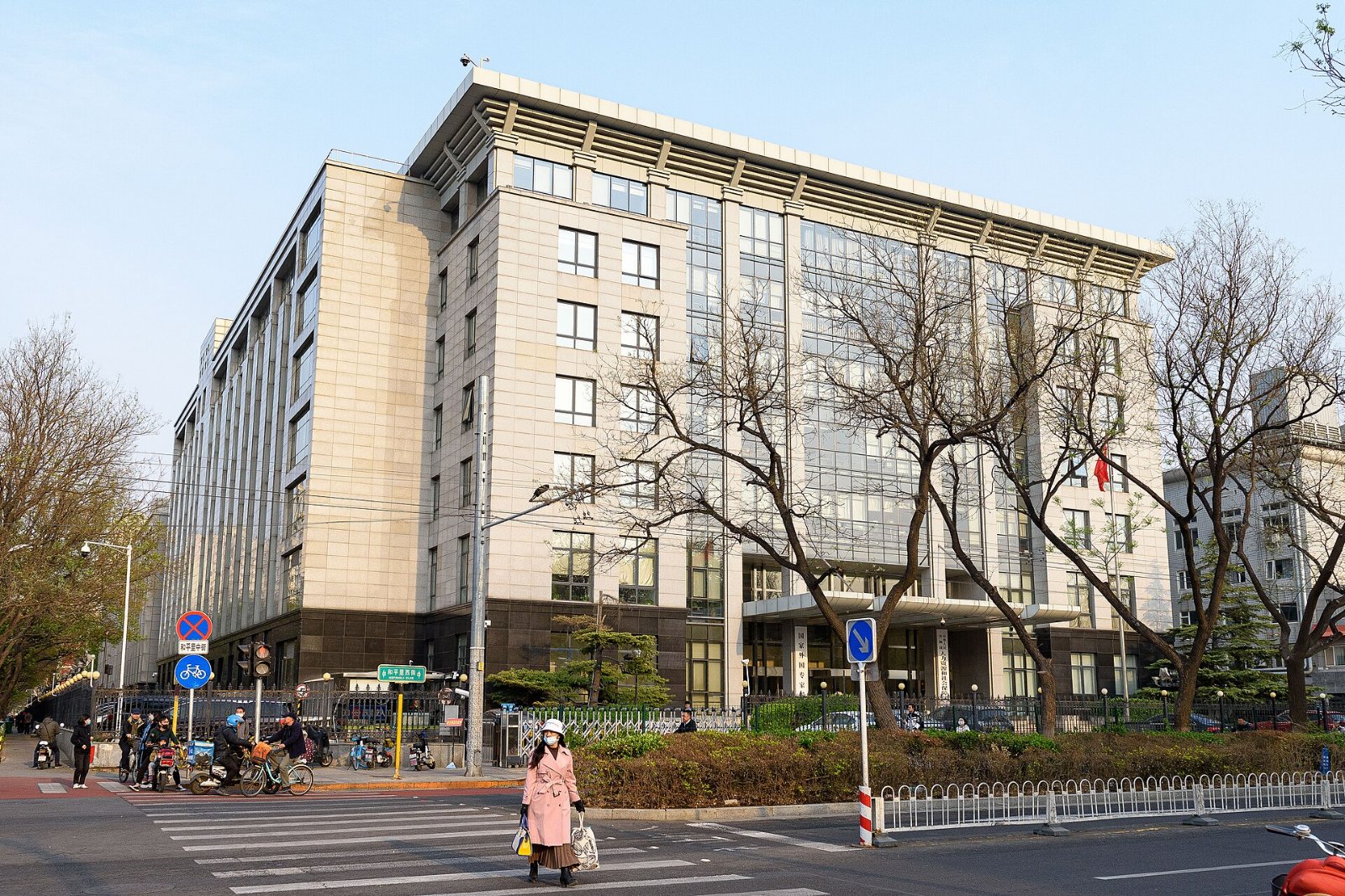 中国前三季度城镇新增就业1052万 启动AI促就业行动